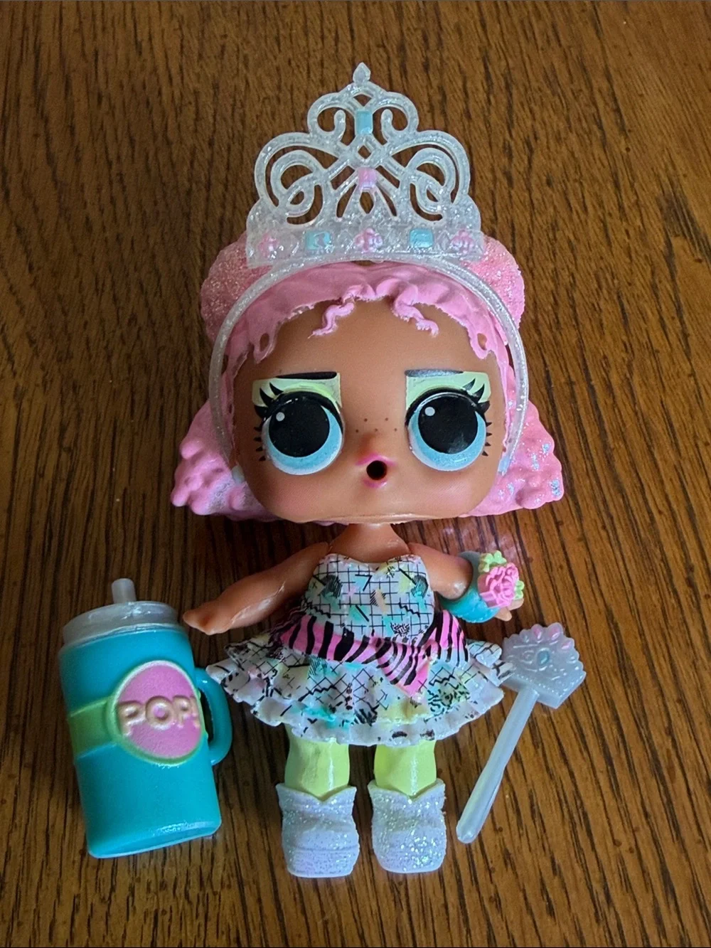 Totally Queen L.O.L. Surprise! Doll Queens Outrageously Littles Series